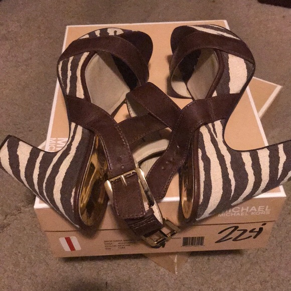 Michael Kors Ivana Mocha Zebra Print Canvas Heel - Picture 6 of 6